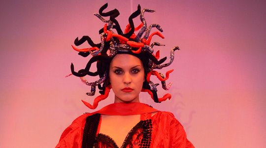 Katarina Baban kao zla Meduza u mjuziklu Herkul